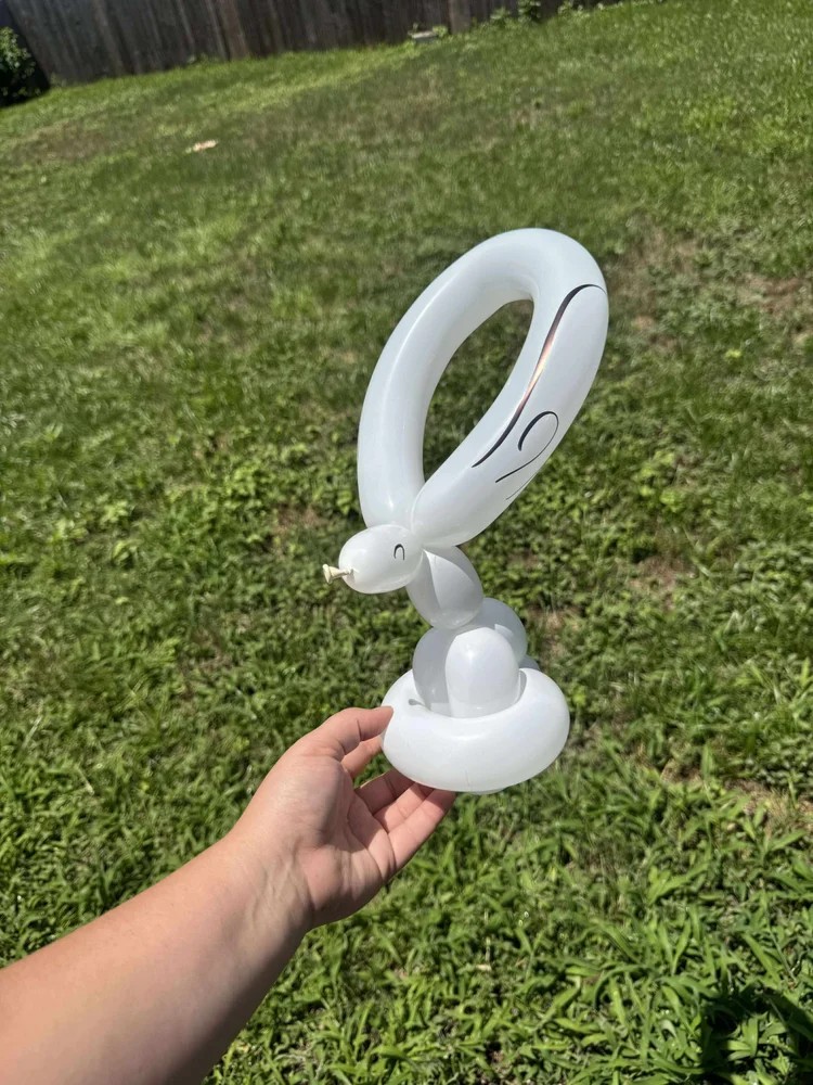 Balloon Twisting Dallas TX - Snoopy Balloon Sculpture for Kids Party Entertainment in Dallas Fort Worth Plano